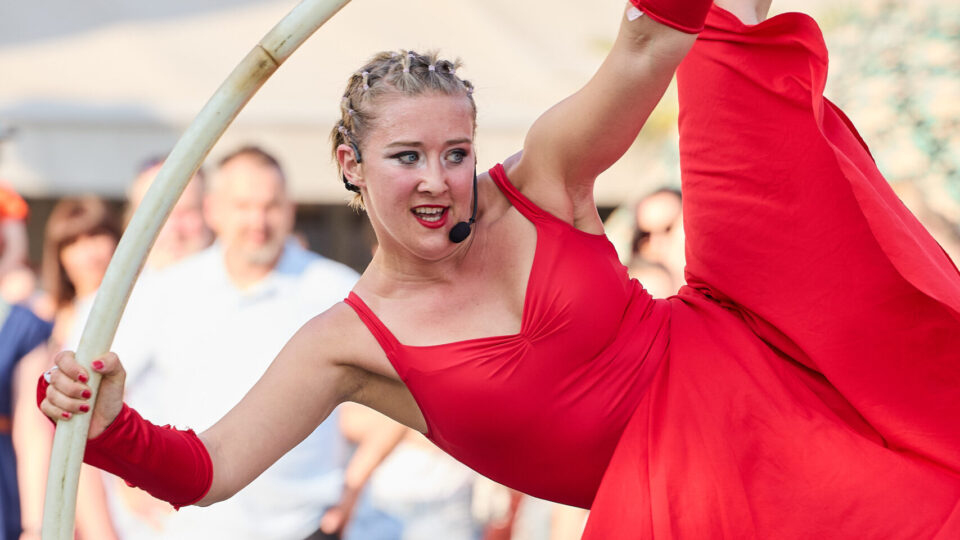 Foto von Gina Sibila / Lady in Rot