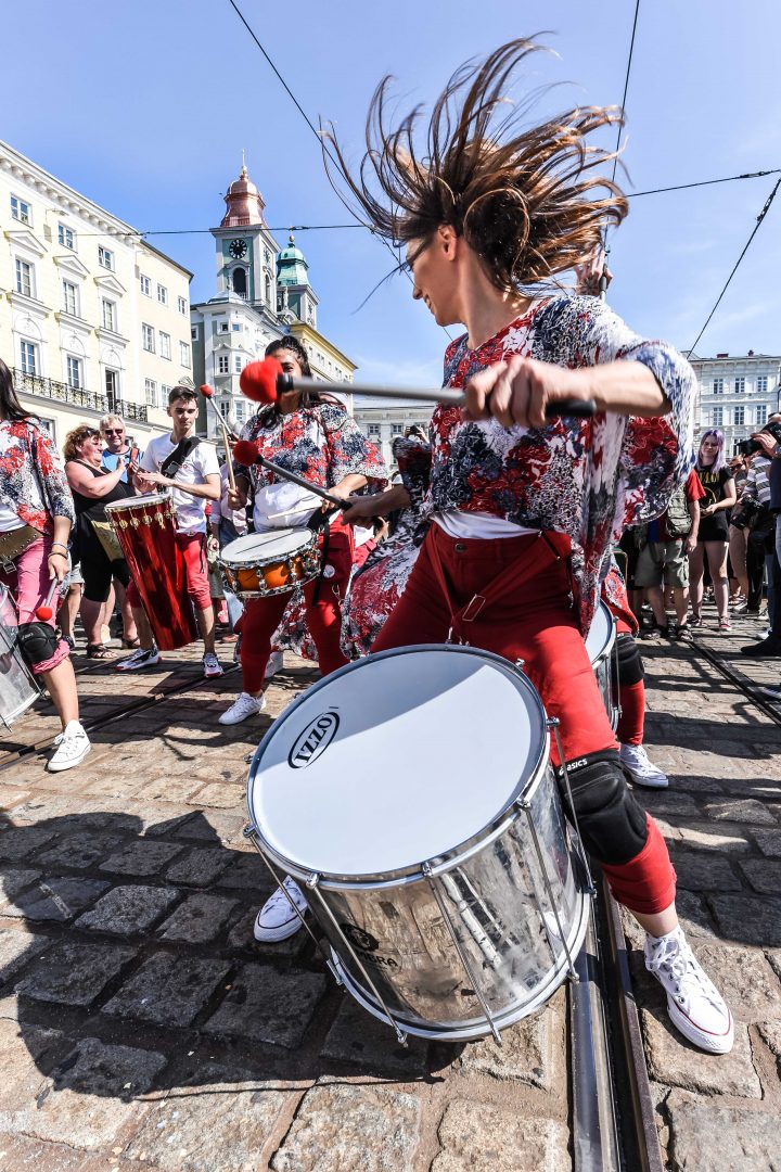 Samba Umzug am Hauptplatz Linz