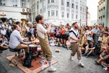 Die Band Blechsalat bei einem Brasskonzert in der Altstadt